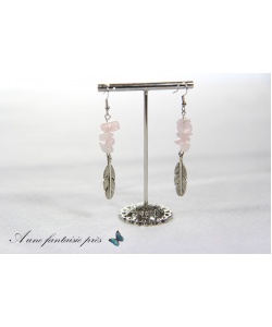 1341_-_boucle_doreille_argent_acier_inoxydable_quartz_rose_et_plume_15_euros