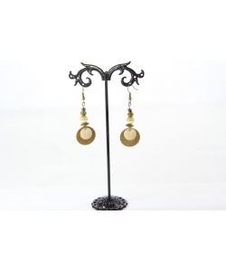 21_bis_-_boucle_metal_bronze_sequin_emaille_creme_oeil_de_chat_6_3_cm_21_9_euros